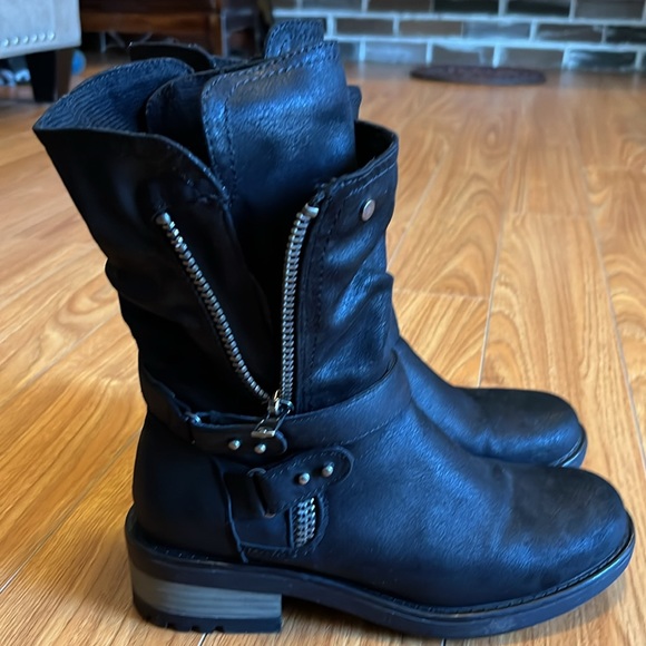 Carlos by Santana | Black
Sawyer Fashion boots | Size 7.5 - Picture 6 of 9